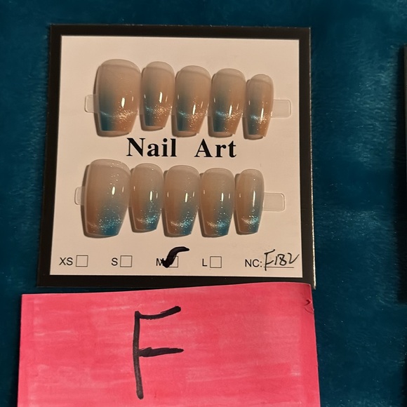 PRESS-ON NAILS - Picture 7 of 8